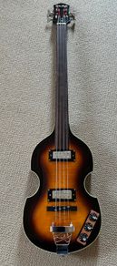 Harley Benton fretless violin bass