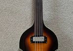 Harley Benton fretless violin bass