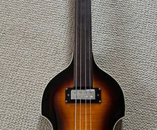 Harley Benton fretless violin bass