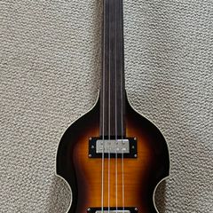 Harley Benton fretless violin bass