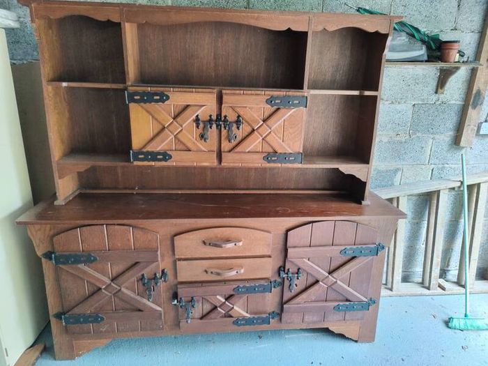 Old style sideboard 2000mm long 1850mm high top section lifts off, needs a good clean