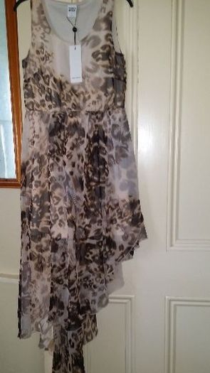 BNWT Vero Moda assymetrical Leopada dress size M UK10 EU38 Postage included