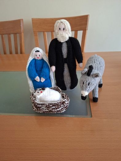 Hand Knitted Crib (Nativity) (see other photos)