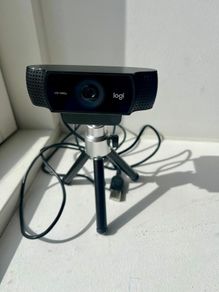 Logitech C922 Pro Stream Webcam with tripod