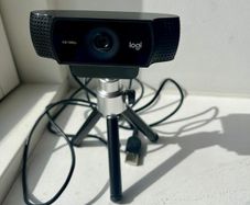 Logitech C922 Pro Stream Webcam with tripod