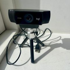 Logitech C922 Pro Stream Webcam with tripod