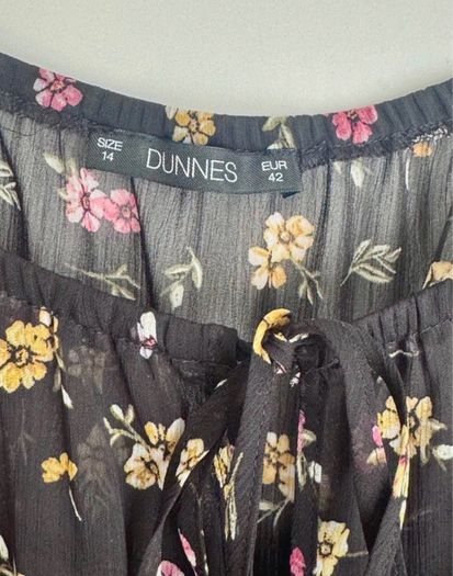 Dunnes Stores Black Floral Dress Size 14/42 - Sheer Sleeves - Knee Length