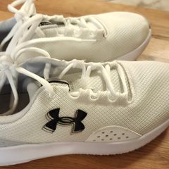 Under Armour Charge 4 Runners in the White / Halo Gray / Black colourway