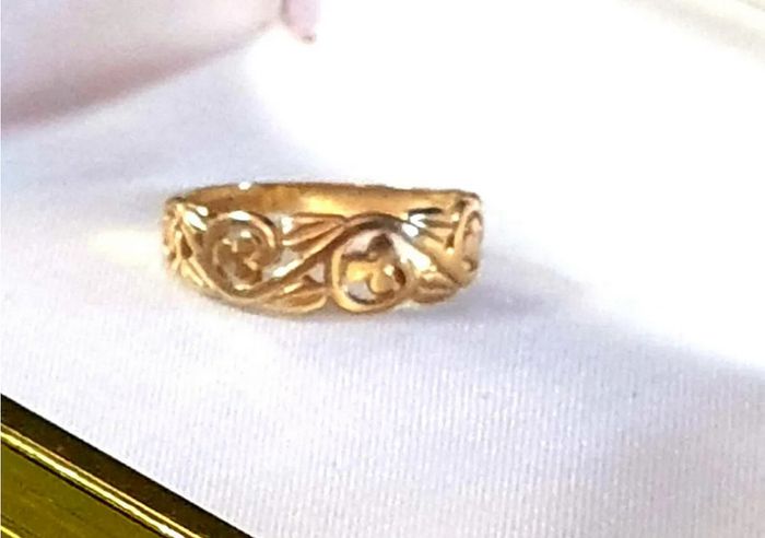 Vintage Hallmarked 9ct Gold 'Clover' Wedding Band