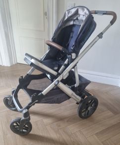 Uppababy buggy & bassinet.