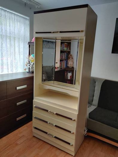 Vintage Dressing Cabinet  Vanity Unit with Triple Mirror & Built In Lights