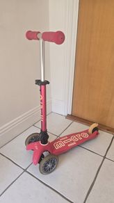 Mini Micro Deluxe Foldable Scooter First Owner Indoor Stored