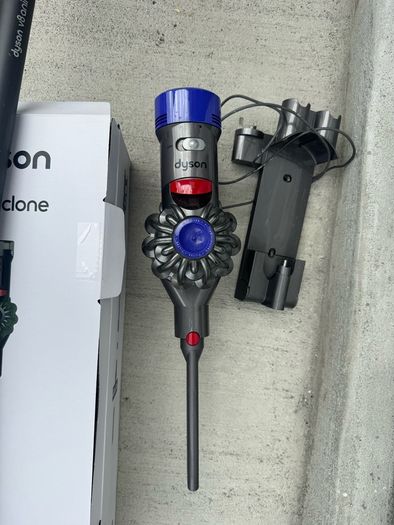 dyson v8