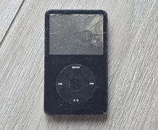 iPod 5th Gen Classic 30gb (Free Post)