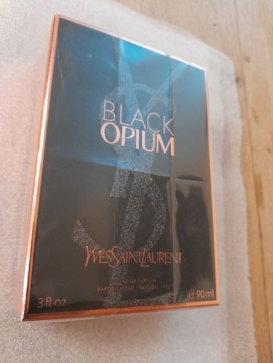 BLACK OPIUM YVES SAINT LAURENT Eau de Parfum Vaporisateur Natural Spray 90ml
