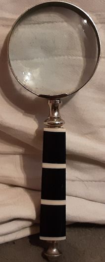 vintage collectable magnifying glass