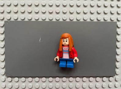 lego Jurassic world jw024 Maisie Lockwood minifigure - Red Jacket, Dark Orange Hair