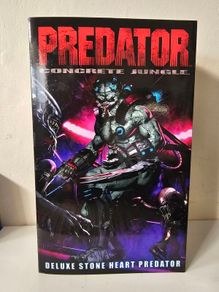Deluxe Stone Heart Predator - Neca