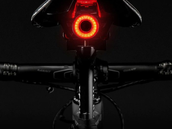 Bicycle Smart Auto Brake Sensing Light IPx6 Waterproof LED Charging Cycling Taillight Bike Rear Light Accessories Q5