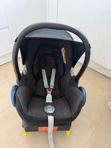 Maxi Cosi Cabriofix I-Size Car Seat and Isofix Base