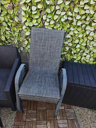 garden table and chairs