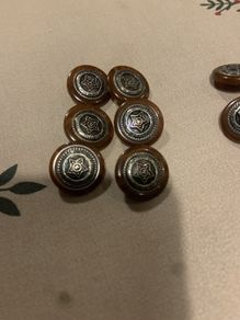 Vintage buttons x 6