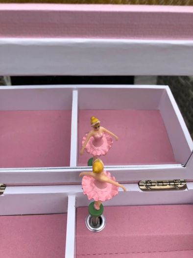 Mele and Co Liliana Musical Ballerina Jewellery Box RRP 110