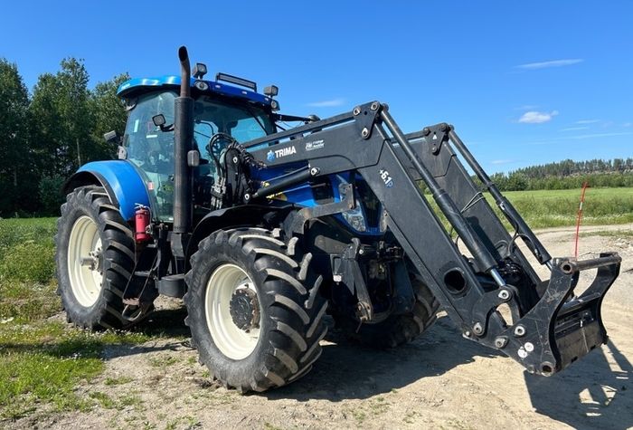 2011 New Holland T7040