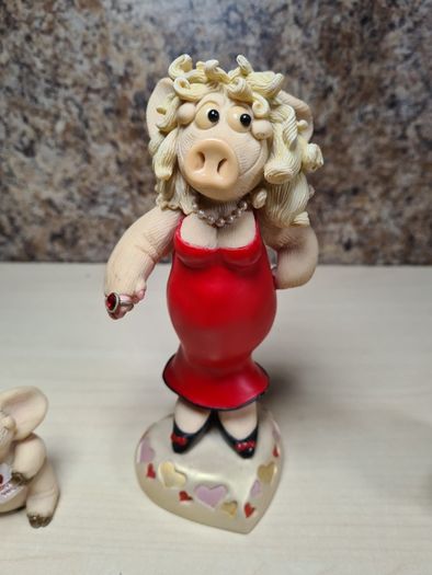 Piggins by David Corbidge figurines statues Piggin lovely - dressed to kill - drunk as a skunk vintage 1999 2002