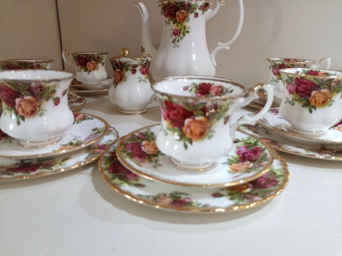21 piece Coffee Set With Medium Coffee Pot Royal Albert Old Country Roses  For 6 Person Setting, Bone China
