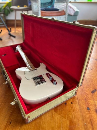 Fender Telecaster 2012 Arctic White with case