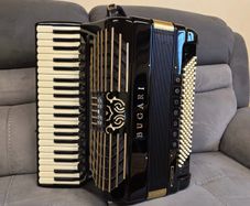 Bugari 285 Gold Midi Accordion