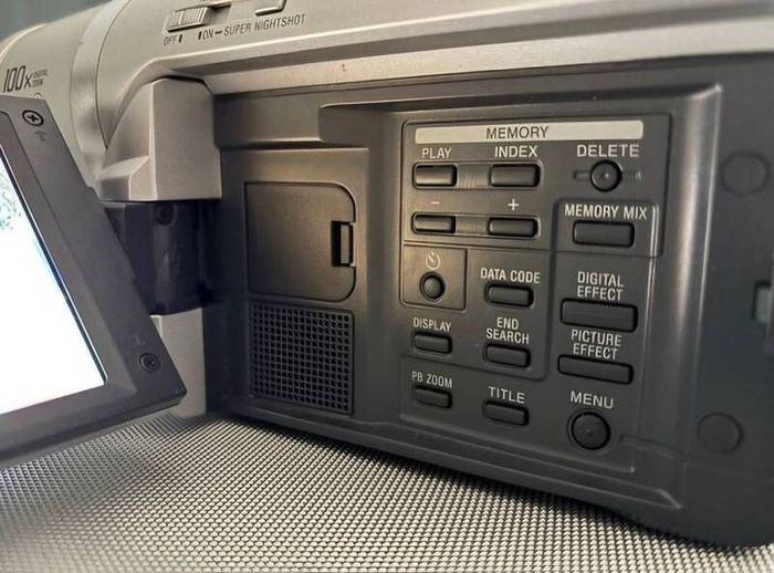 Sony Digital 8 Video Camera DCR-TRV420E