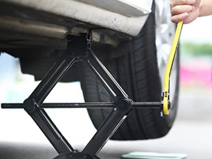 Scissor Jack is 2tons Labor-saving Design, Thickened Steel Plate. It Can Be Used With Electric Drill, Suitable for Cars and Sports Utility Vehicles (FREE POSTAGE)