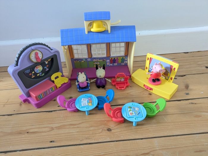 Peppa pig school play set