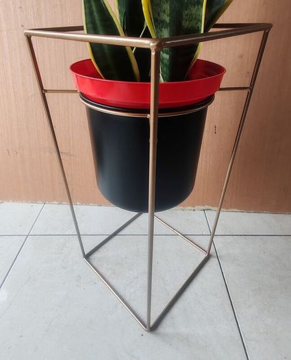 Plant Stand Solid Metal