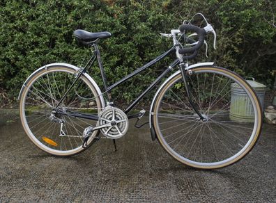 PRICE REDUCTION-Vintage 1980s Raleigh Weekender 15 speeds Ladies Racinng