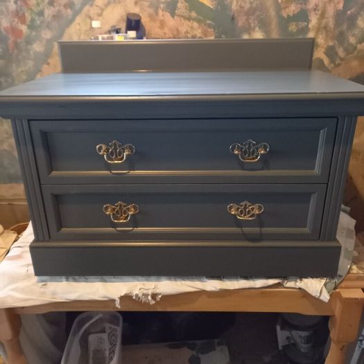 Chest of drawers