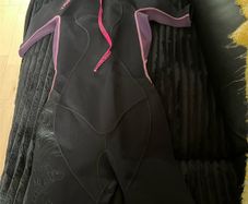 Girls wetsuit size 64cm / 67cm