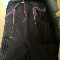Girls wetsuit size 64cm / 67cm