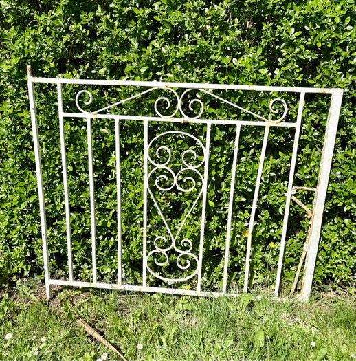 Driveway gates
