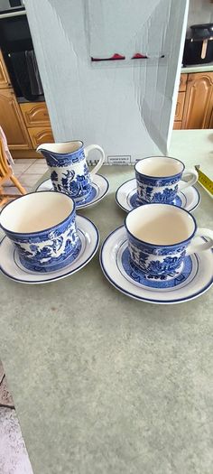 Arklow WILLOW IRELAND Blue and White inc Willow pattern 2 cup and saucers with milk jug set in saucer olso open suger bowl set in saucer 8 pices set 60.00 euro.