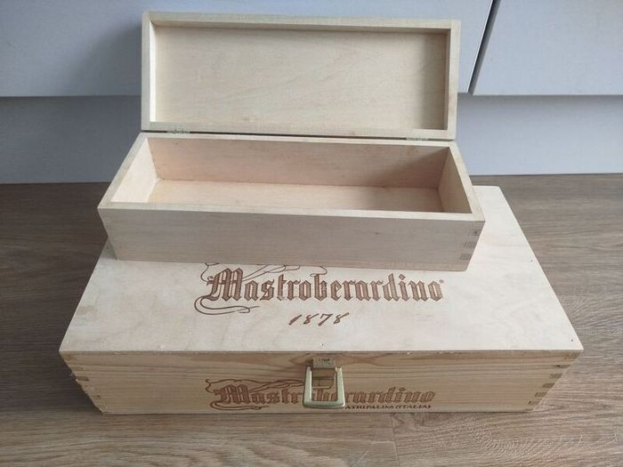 Set of 2 storage boxes