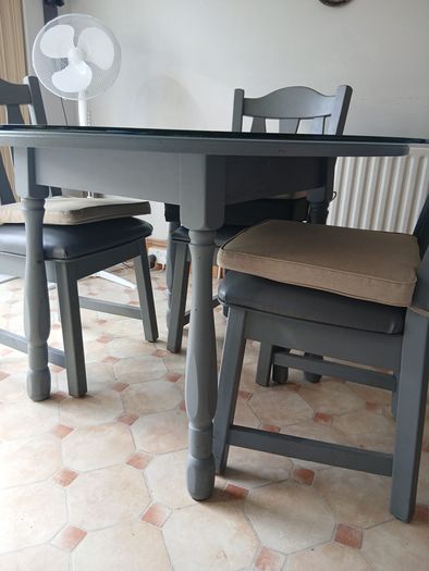 Beautiful wooden table and  4 chairs