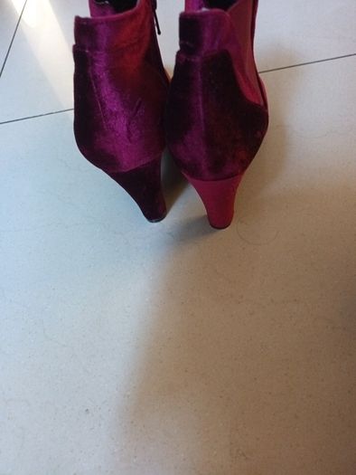 Heavenly Soles Velvet Ankle Boots.  S.6E. New