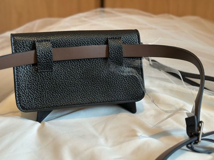 DKNY belt & wrist bag / clutch
