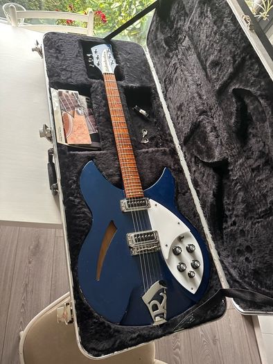 Rickenbacker 330