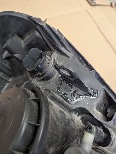 Nissan Qashqai left side headlight