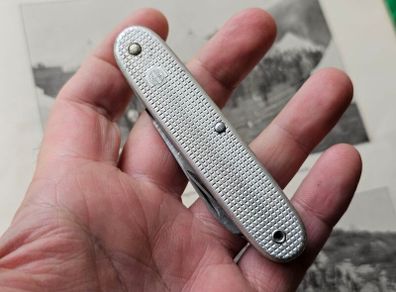 Vintage Elsener Schwyz Victoria 69 Original Swiss Army Issued Soldier Knife Discontinued Collectable Militaria