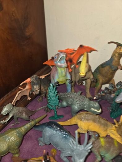 41 Dinosaur Lot